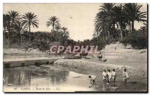 Cartes postales Gabes Route de Sfax Tunisie enfants