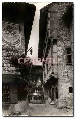 Cartes postales Perouges (Ain) Cite Medievale Cadran Solaire Maison de madame de Villeneue Au fond
