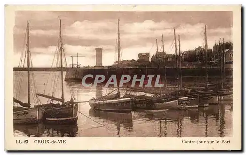 Cartes postales Croix de Vie Contre jour sur le port Bateaux