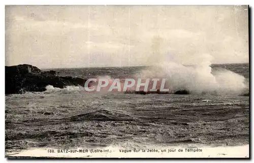 Ansichtskarte AK Batz sur Mer Vague sur la Jetee un Jour de Tempete