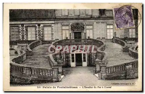 Cartes postales Palais de Fontainebleau L Escaller du Fer a Cheval