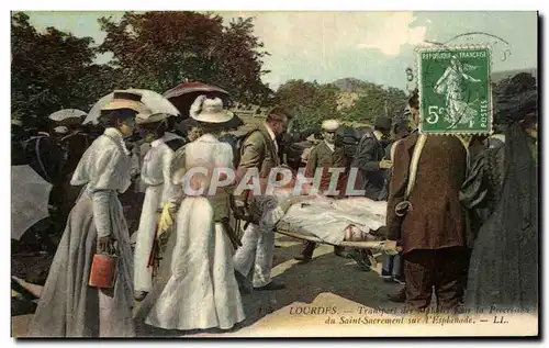 Cartes postales Lourdes Transport des malades pour la procession du Saint Sacrement sur l esplanade