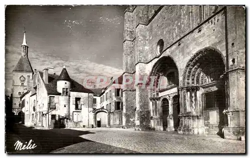 Cartes postales moderne Avallon Tour de I Horioge Maison du XV Portail de I Eglise Saint Lazare