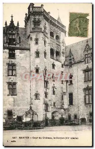 Ansichtskarte AK Nantes Cour du Chateau le Donjon