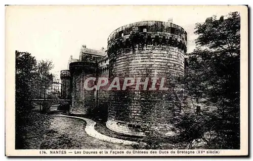 Ansichtskarte AK Nantes Les Douves et la Facade du Chateau des De Bretagne