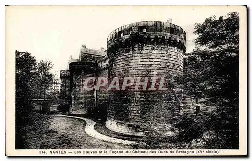 Cartes postales Nantes Les Douves et la Facade du Chateau des De Bretagne