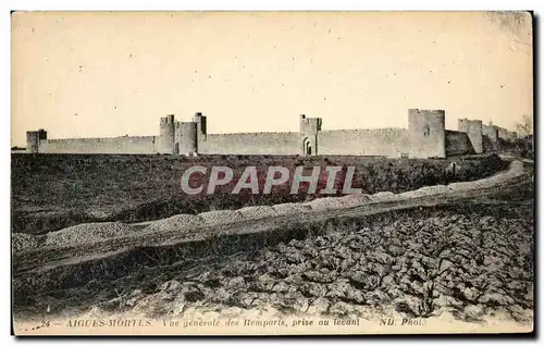 Ansichtskarte AK Aigues Mortes Vue Generale des Remparts Prise au Levant