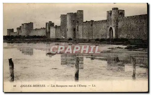 Ansichtskarte AK Aigues Mortes Les Remparts vus de L Etang