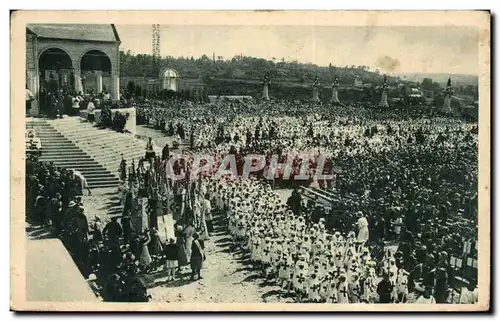 Cartes postales Lisieux Basilique Une ceremonie sur le parvis