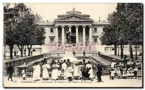 Cartes postales Marseille Le Palais de Justice et la Statue de Berryer Enfants Nourrices