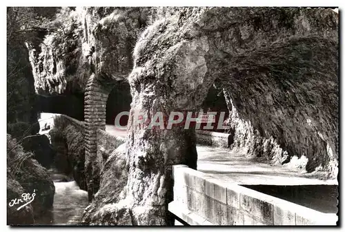 Cartes postales moderne Les Belles Alpes Francaises Le Vercors route a I Interieur des Grands Goulets