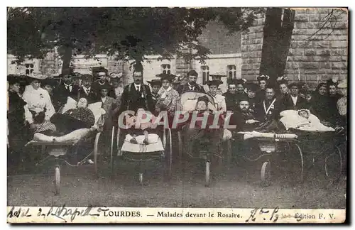 Cartes postales Lourdes Malades devant le Rosaire