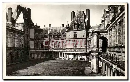 Ansichtskarte AK Fontainebleau Le Palais Cour ovale vue du Pavillon St Louis