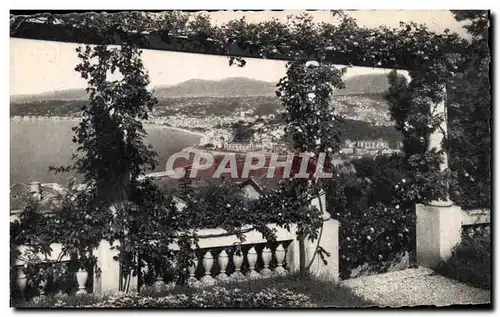 Cartes postales Nice Vue prise entre les pergolas fleuries