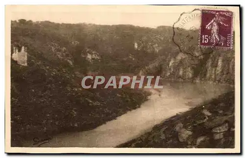 Cartes postales Crozant Le Confluent de la Sedelle et la Creuse la Tour Collin et le rocher des Fileuses R D