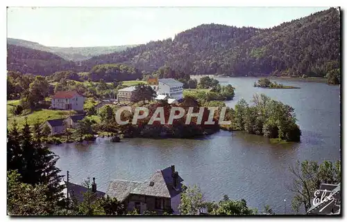 Cartes postales Auvergne Pittoresque et Touristique Lac chambon Vue generale vers la plage et les nouveaux hotel