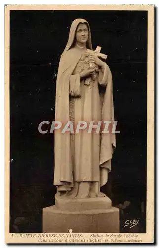 Cartes postales Sainte Therese De Nantes Statue de Saint Therese dans la cour d mtree de I Eglise