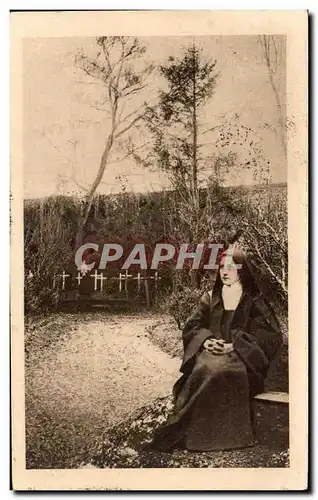 Ansichtskarte AK La B Therese de l Enfant Jesus dans le Jardin du Monastere