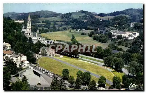 Cartes postales Lourdes La Baslllque et la Basilique Souterraine St Pie X