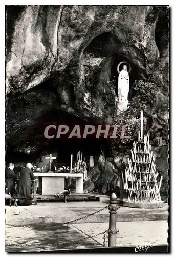 Ansichtskarte AK Lourdes La Grotte Miraculeuse don�t le Nouvel Autel a ete Consacre le 27 Janvier 1958