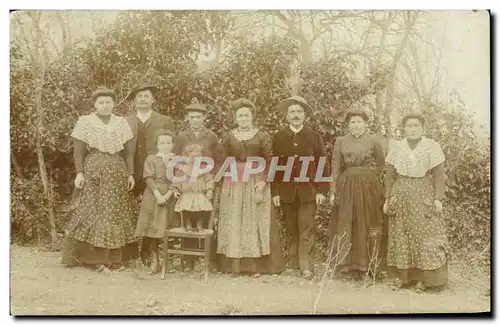 CARTE PHOTO Hommes et femmes Paysans Folklore