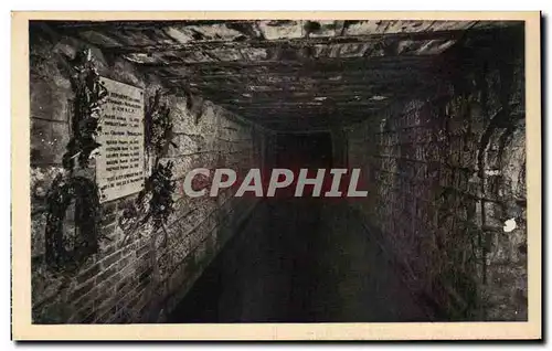 Cartes postales Fort De Douaumont Plaque Indiquant L Endroit Ou Perirent 7 Mitrailleurs Tues Par Un Obus De 420