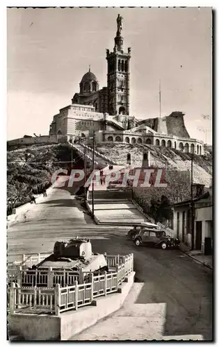 Cartes postales Marseille Basilique Notre Dame de la Garde Au premier plan le Ohar Jeanne d Arc