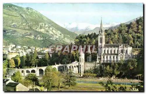 Cartes postales Lourdes La Basilique et le Pic du Jer