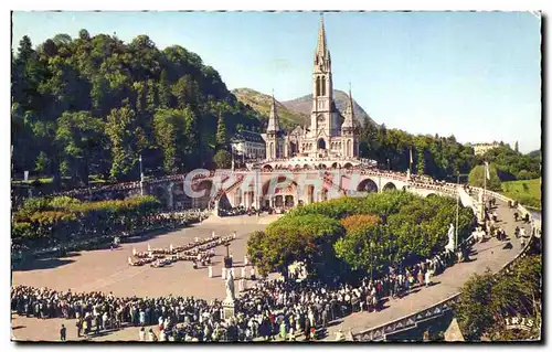 Cartes postales Lourdes Les Malades assistant au chemin de Croix