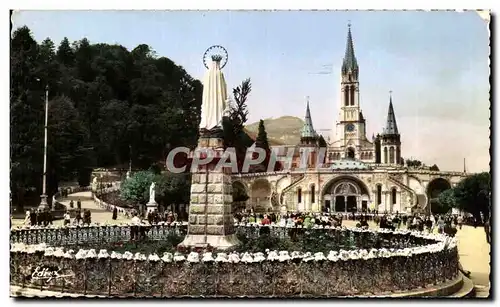 Cartes postales Lourdes La Basilique et la Vierge couronnee