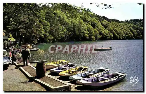 Cartes postales moderne Auvergne Pittoresque Et Touristique Lac Pavin Depart des barques de promanade