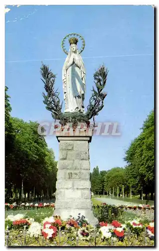 Cartes postales moderne Lourdes La Vierse couronnee