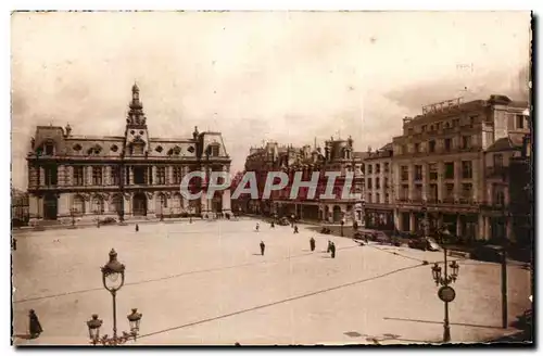 Ansichtskarte AK Poitiers La Place d Armes et l Hotel de Ville