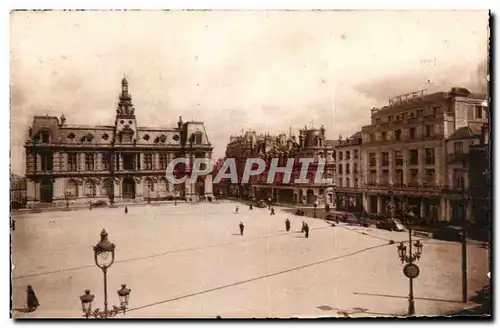Cartes postales Poitiers La Place d Armes et l Hotel de Ville