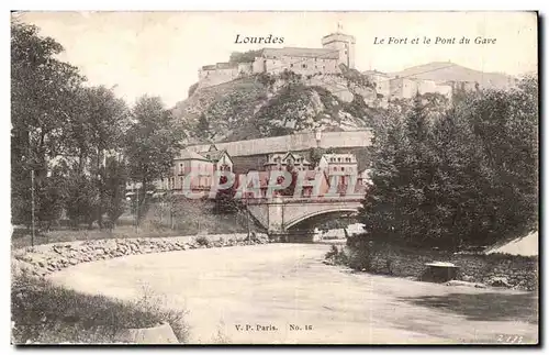 Ansichtskarte AK Lourdes Le Fort et le Pont du Gave Paris