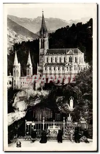 Cartes postales Lourdes La Grotte et la Basilique