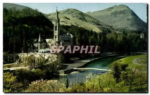 Cartes postales Lourdes La Basilique le Gave et les nouveaux Ponts