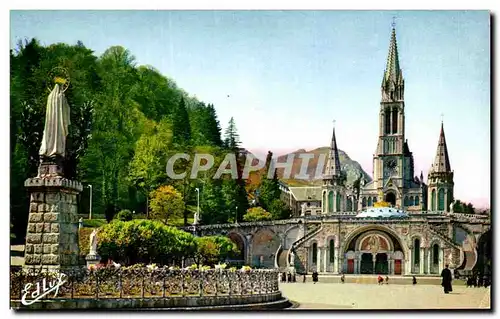 Cartes postales Lourdes La Basilique et la Vierge Couronnee