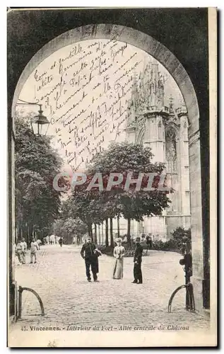 Ansichtskarte AK Vincennes Interieur du Fort Allee centrale du Chateau Militaria