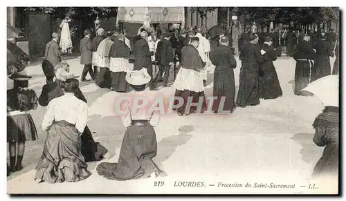 Cartes postales LOurdes Procession du Saint Sacrement