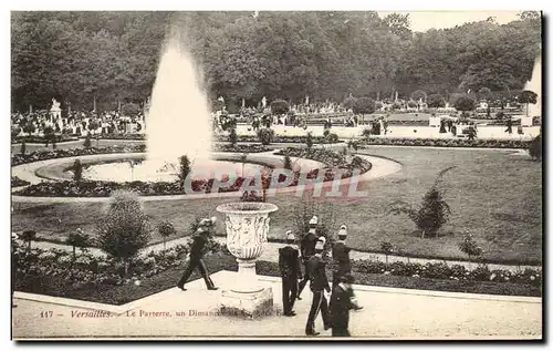 Cartes postales Versailles Le Parterre Un Dimanche Militaria