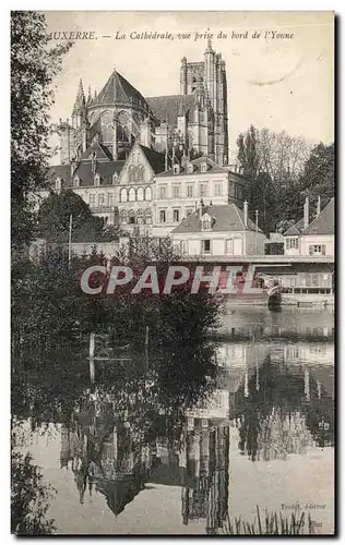 Cartes postales Auxerre La Cathedrale vue prise du bord de I Yonne