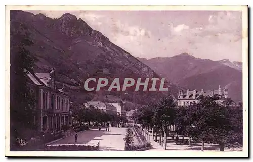 Ansichtskarte AK Les Beaux Paysages de France Les Pyrenees Cauterets Le Casino et I Esplanade des