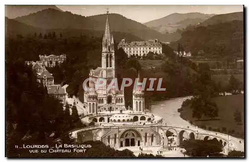 Cartes postales Lourdes La Basilique Vue Du Chateau Fort