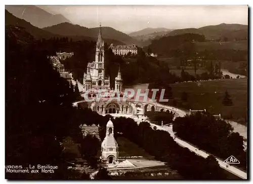 Cartes postales Lourdes La basilique Monument aux Morts