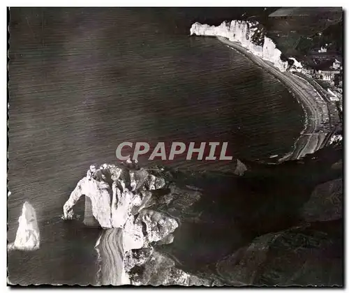 Ansichtskarte AK EN Normandie Etretat Vue aerienne Les Falaises I Aiguille la Porte et la Plage