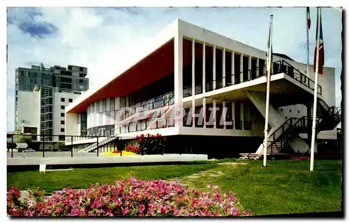 Ansichtskarte AK Royan Massif de fleurs devant le Palais des Congres