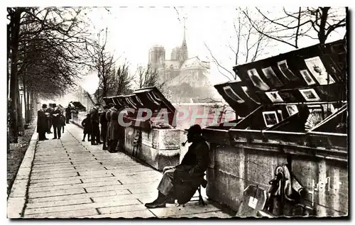 Cartes postales Paris En Flanant Les Bouquinistes du quai de la Tournelle Notre Dame