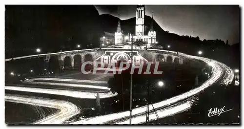 Cartes postales Lourdes La Basilique Illuminee Et La Procession Aux Flambeaux