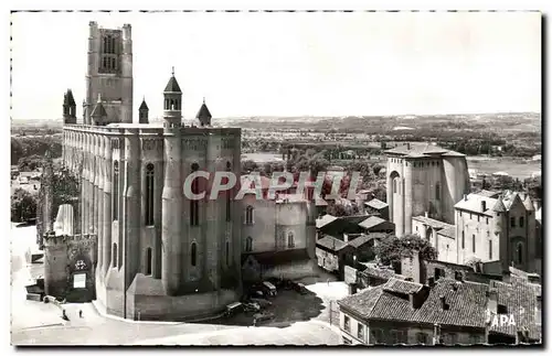 Cartes postales Albi La Basilique Ste Cecile A droite Palais de la Berbie